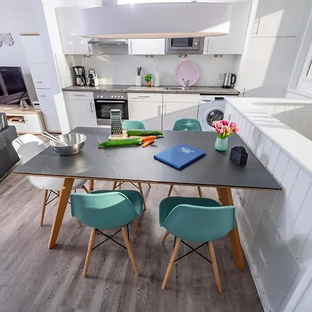 Úszó hotel Awesome Ship In With Sauna