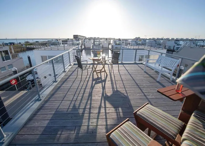 Awesome Ship In With Sauna Botel 5*