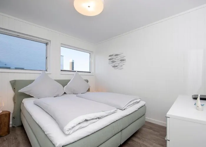 Awesome Ship In With Sauna Botel 5*